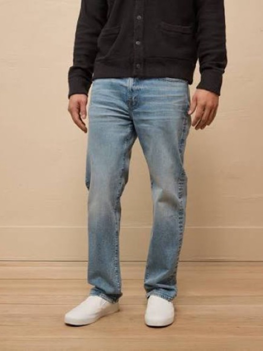 American Eagle Light Blue Men's Relaxed Straight-Leg Jeans